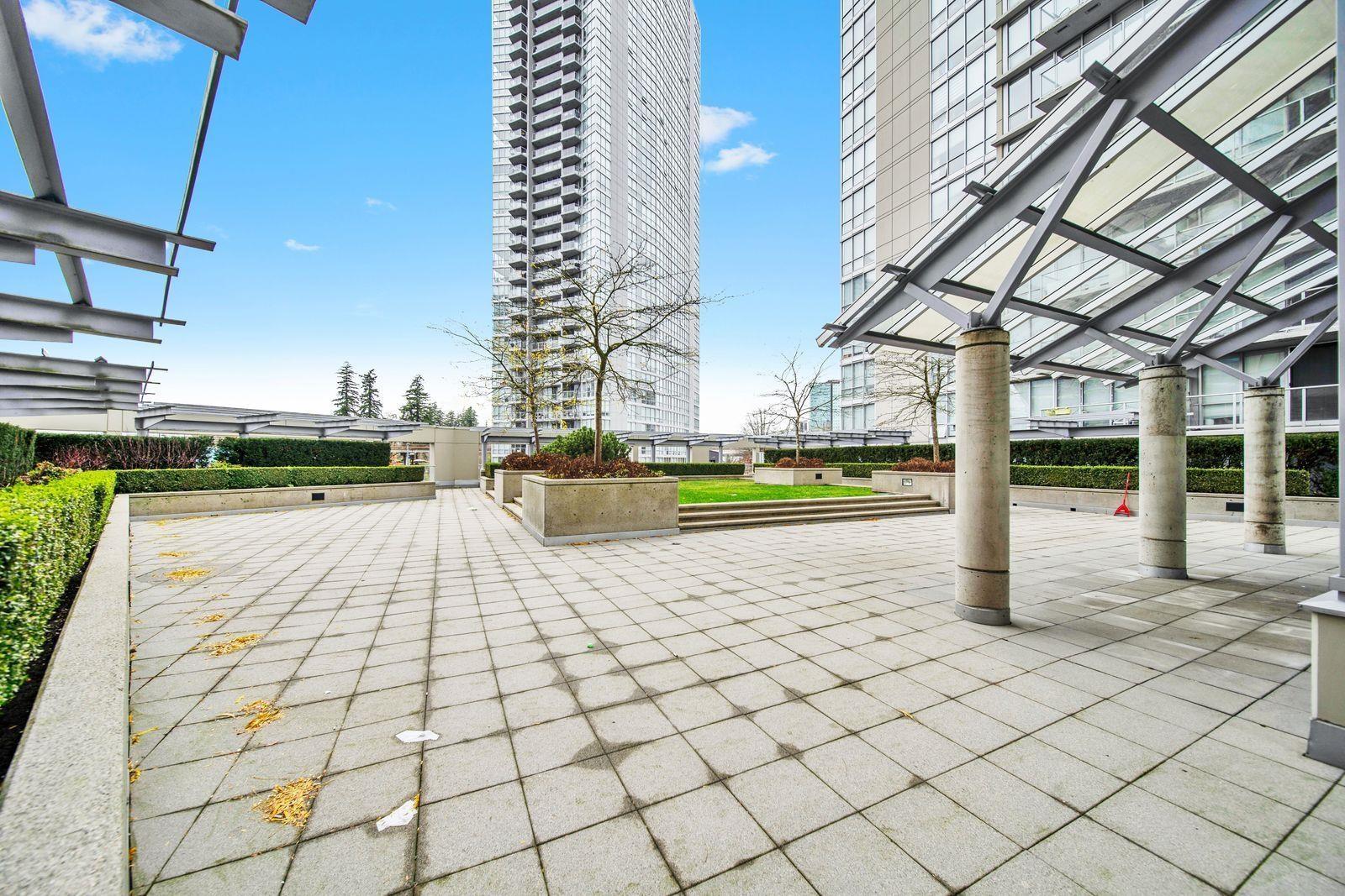 2107 9981 Whalley Boulevard, Surrey, BC - Outdoor