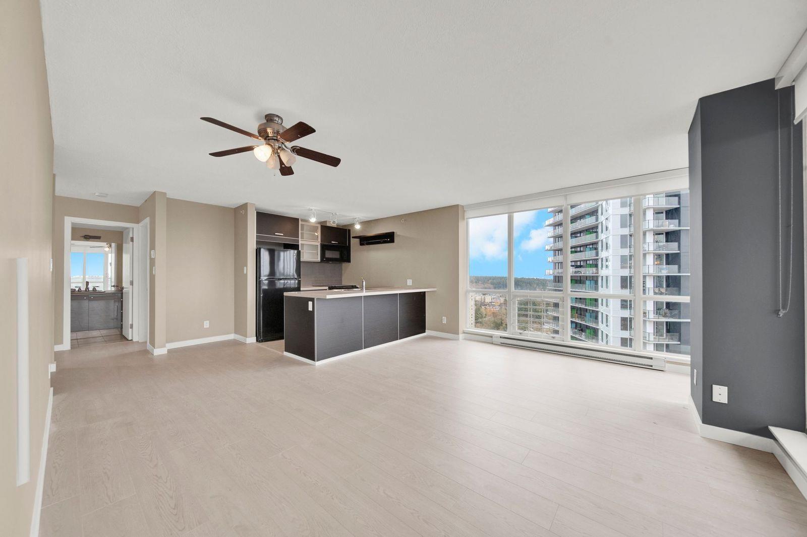 2107 9981 Whalley Boulevard, Surrey, BC - Indoor Photo Showing Other Room