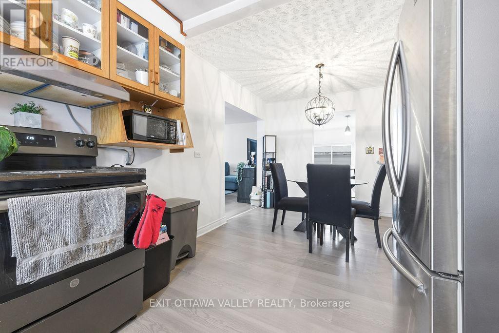 765 River Road, Pembroke, ON - Indoor Photo Showing Kitchen