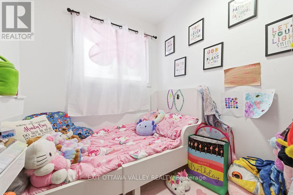 765 River Road, Pembroke, ON - Indoor Photo Showing Bedroom