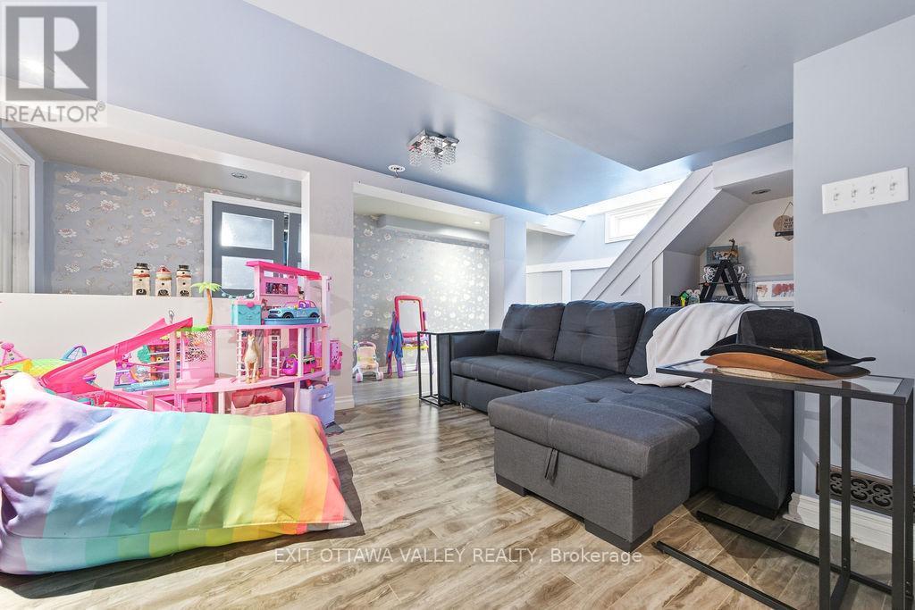 765 River Road, Pembroke, ON - Indoor