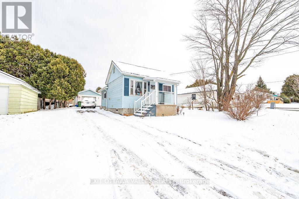 765 River Road, Pembroke, ON - Outdoor
