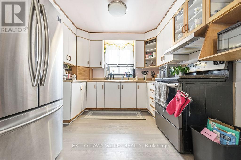 765 River Road, Pembroke, ON - Indoor Photo Showing Kitchen