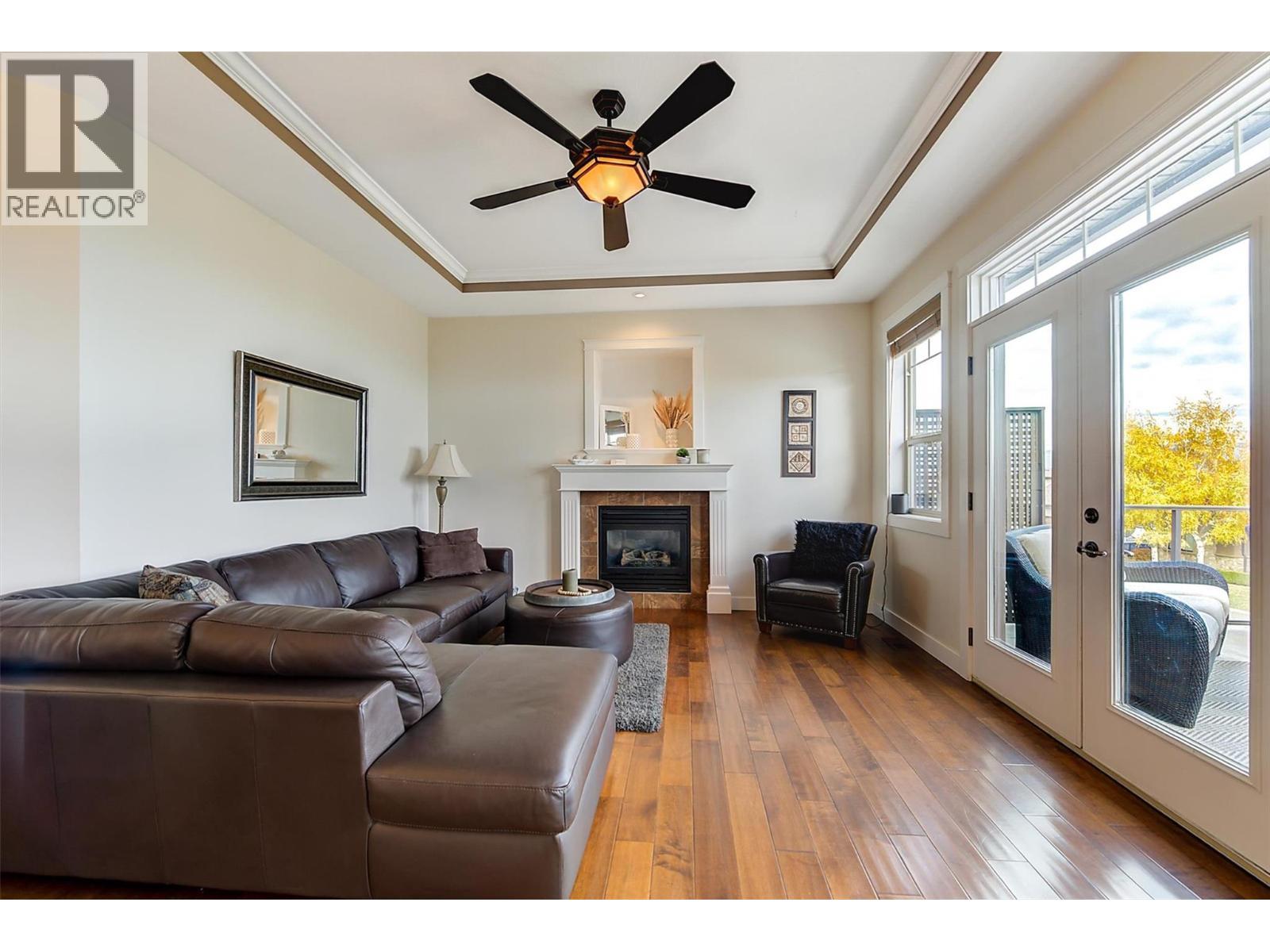 737 Kuipers Crescent, Kelowna, BC - Indoor Photo Showing Living Room With Fireplace