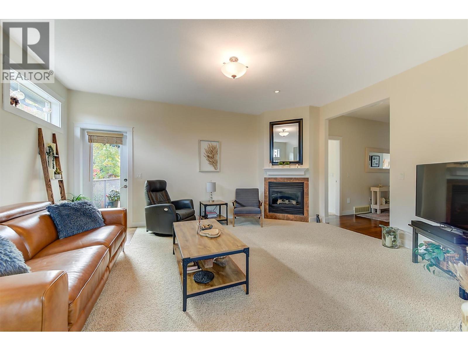 737 Kuipers Crescent, Kelowna, BC - Indoor Photo Showing Living Room With Fireplace
