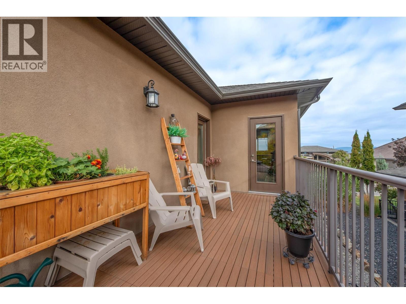 737 Kuipers Crescent, Kelowna, BC - Outdoor With Exterior