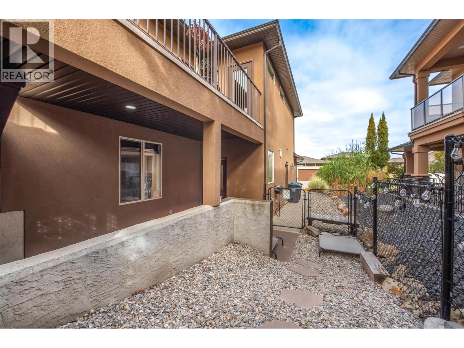 737 Kuipers Crescent, Kelowna, BC - Outdoor With Exterior