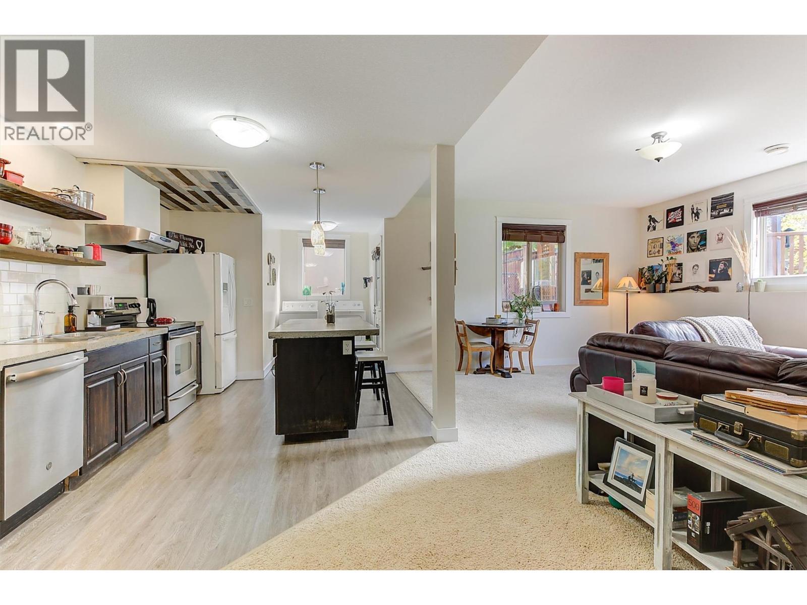 737 Kuipers Crescent, Kelowna, BC - Indoor