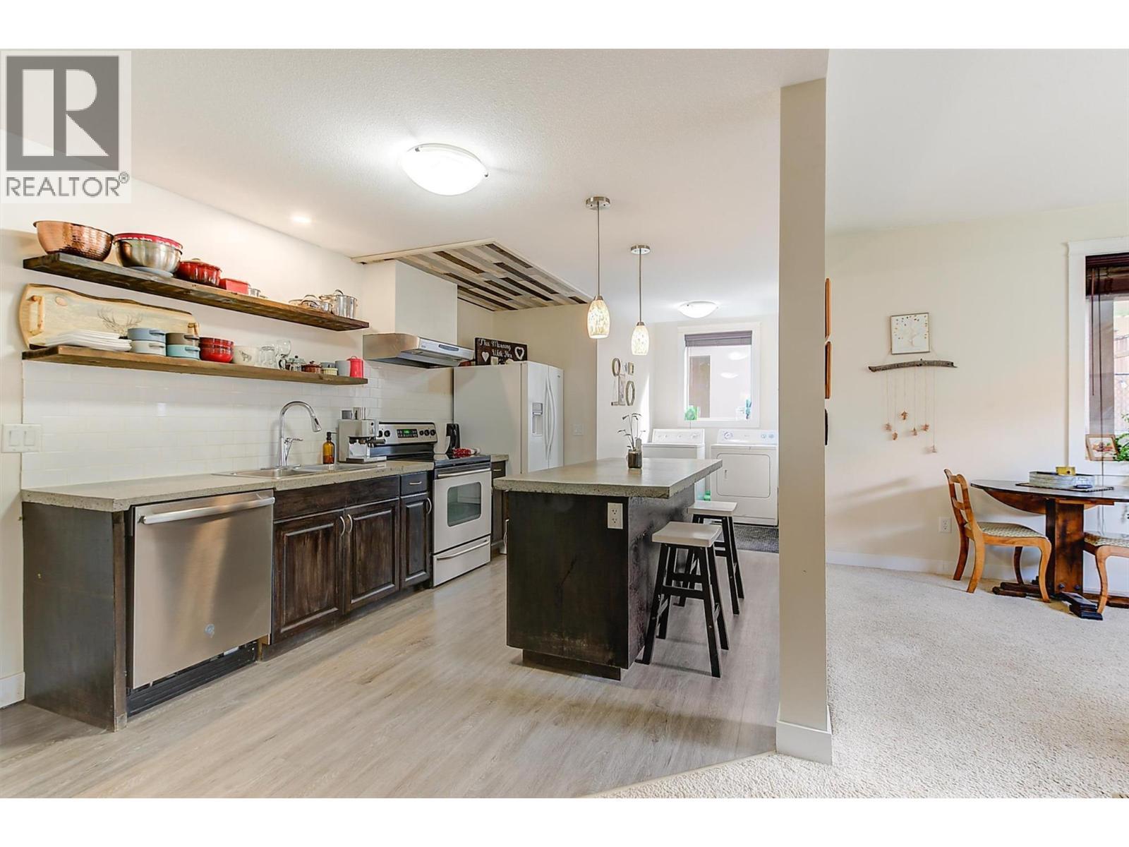 737 Kuipers Crescent, Kelowna, BC - Indoor