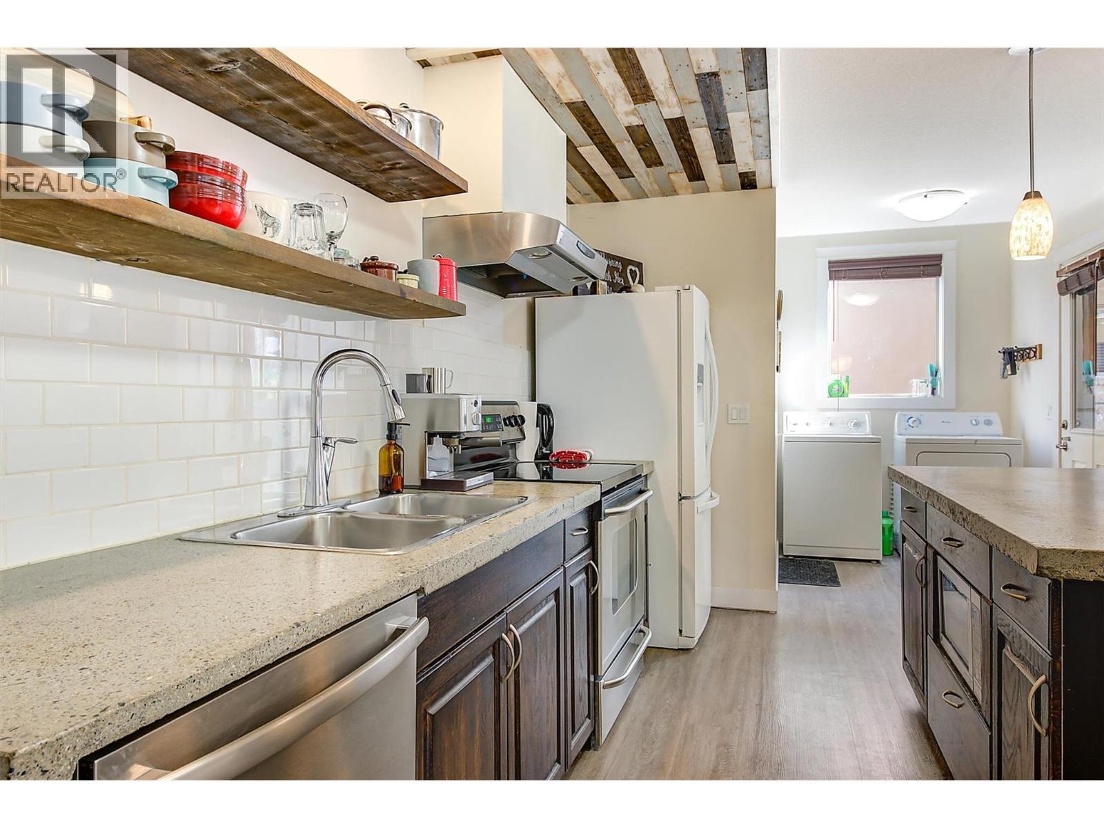 737 Kuipers Crescent, Kelowna, BC - Indoor Photo Showing Kitchen With Double Sink