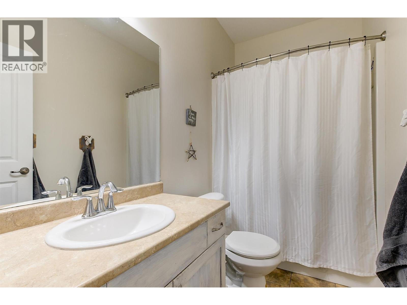 737 Kuipers Crescent, Kelowna, BC - Indoor Photo Showing Bathroom