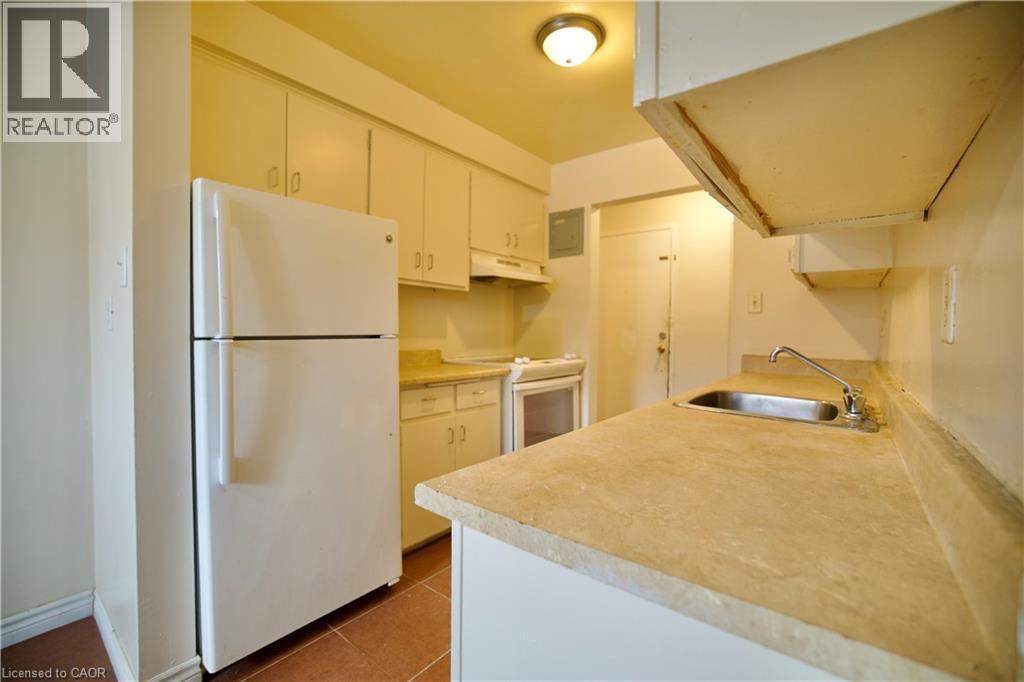 223 Heiman Street Unit# 2, Kitchener, ON - Indoor Photo Showing Kitchen