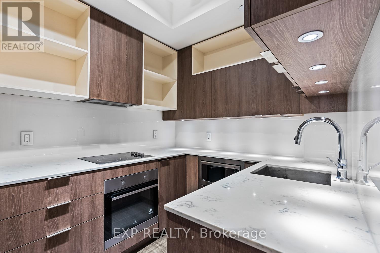 314 - 200 Sackville Street, Toronto, ON - Indoor Photo Showing Kitchen With Double Sink With Upgraded Kitchen