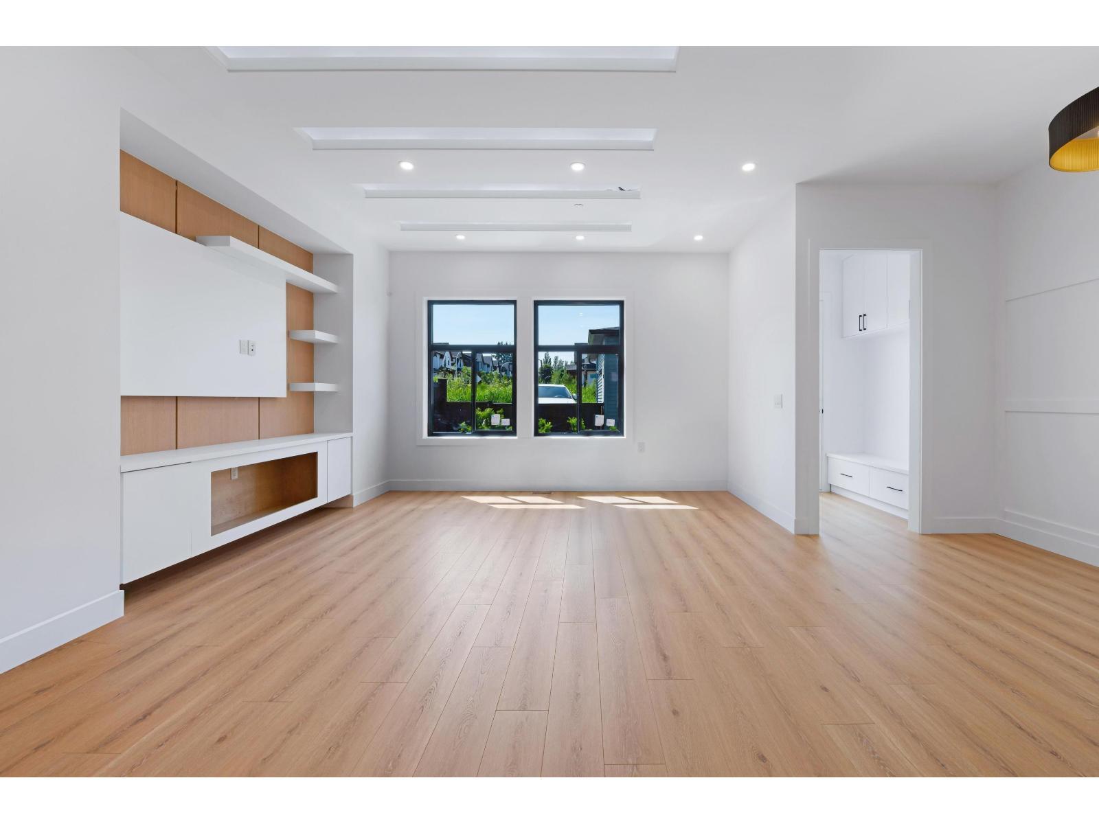 7637 197 Street, Langley, BC - Indoor Photo Showing Living Room