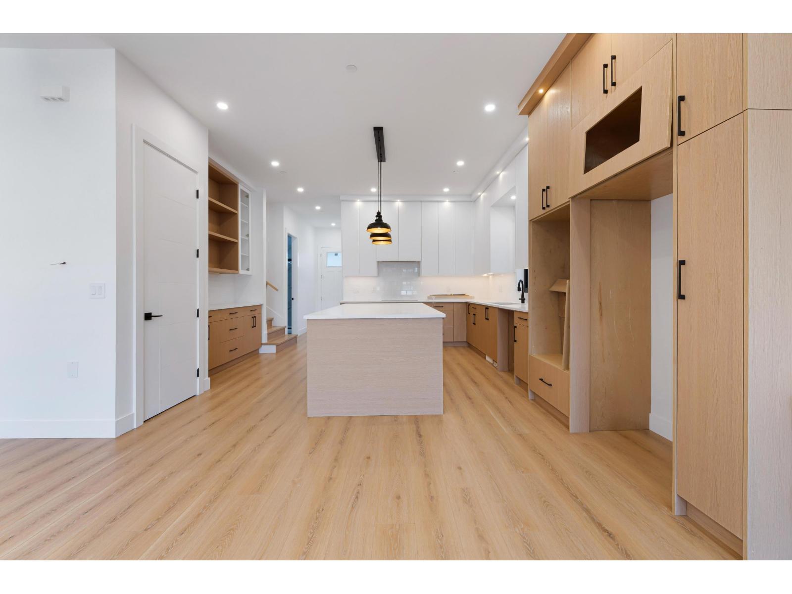 7637 197 Street, Langley, BC - Indoor Photo Showing Kitchen