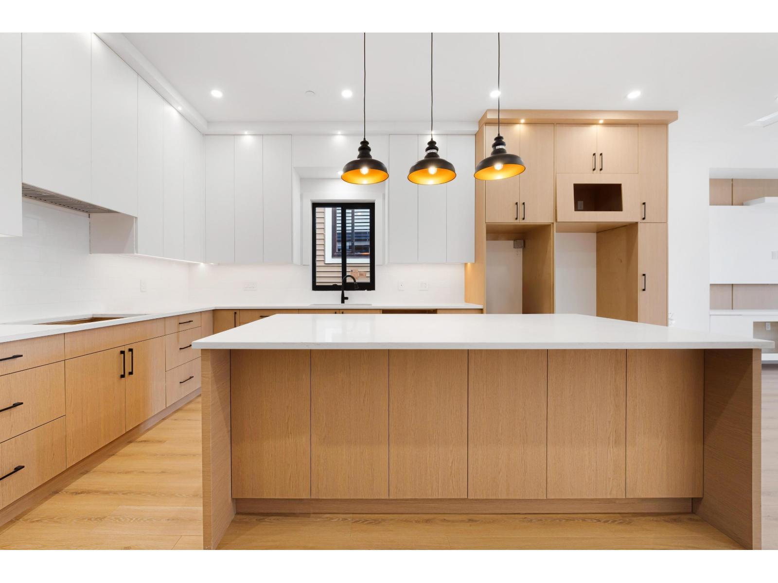 7637 197 Street, Langley, BC - Indoor Photo Showing Kitchen With Upgraded Kitchen