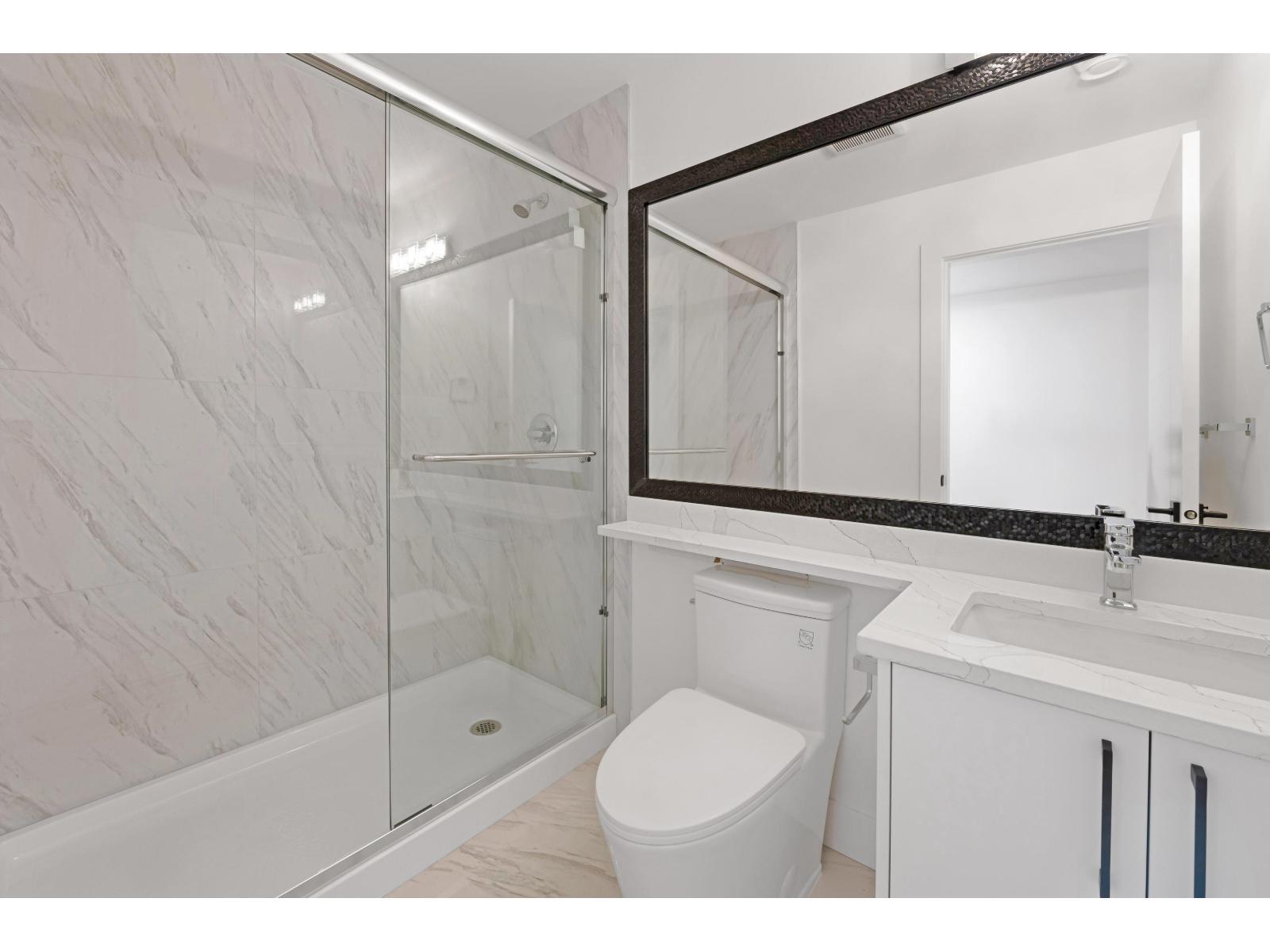 7637 197 Street, Langley, BC - Indoor Photo Showing Bathroom