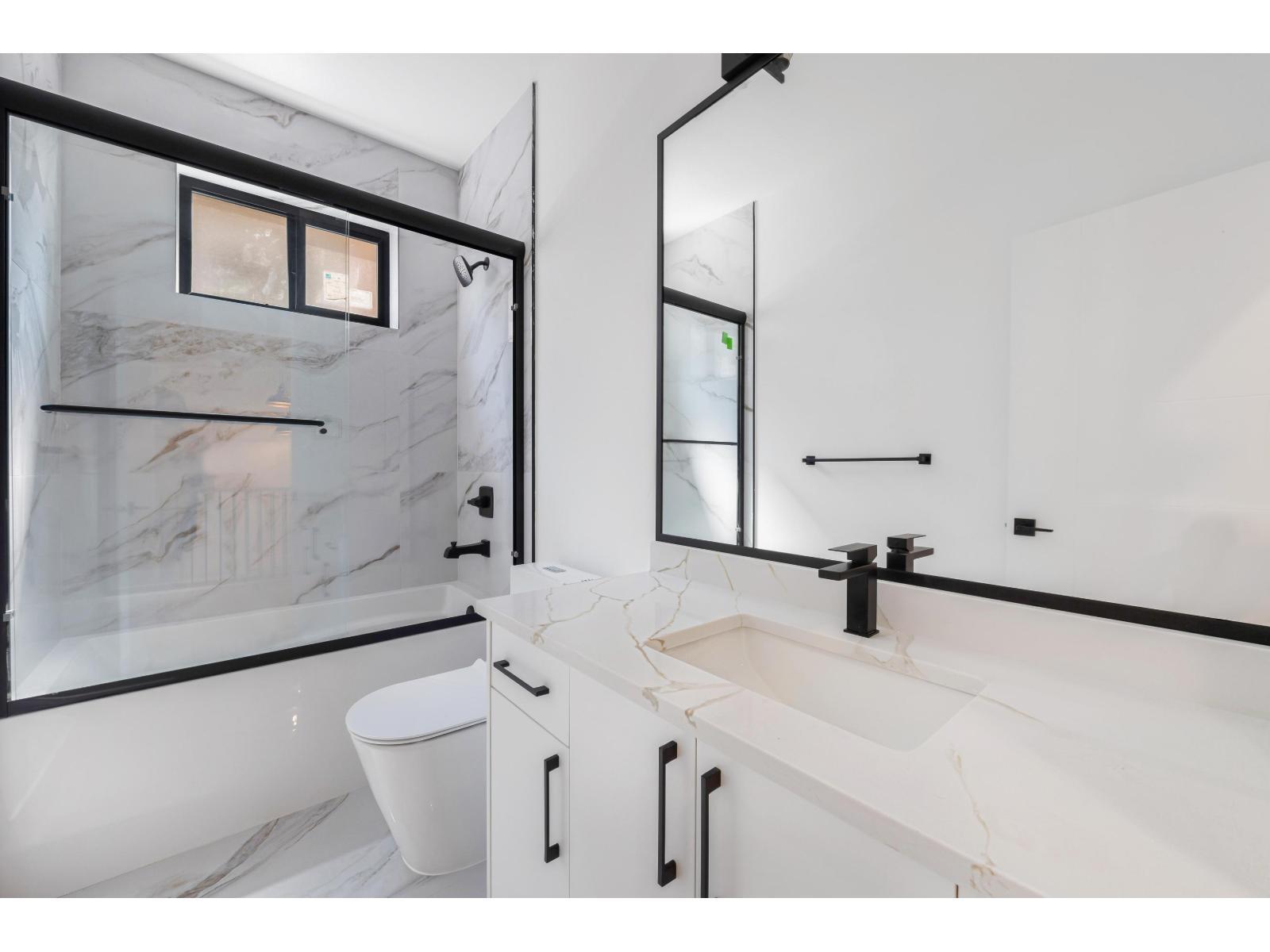 7637 197 Street, Langley, BC - Indoor Photo Showing Bathroom