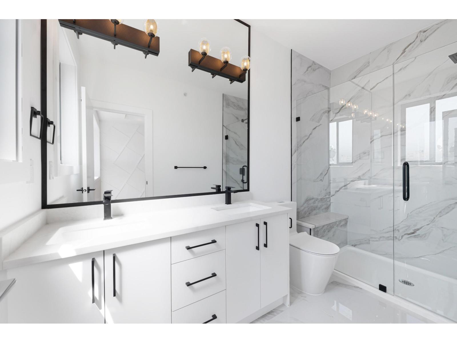 7637 197 Street, Langley, BC - Indoor Photo Showing Bathroom