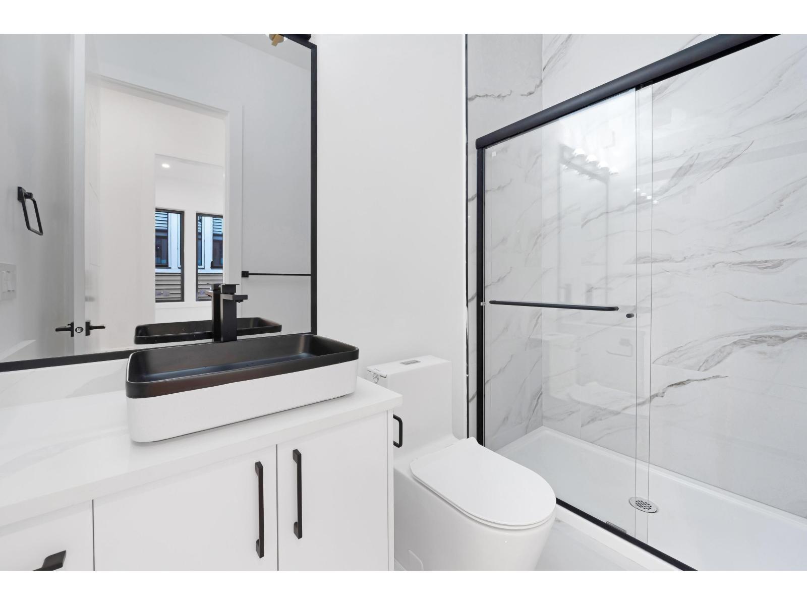 7637 197 Street, Langley, BC - Indoor Photo Showing Bathroom