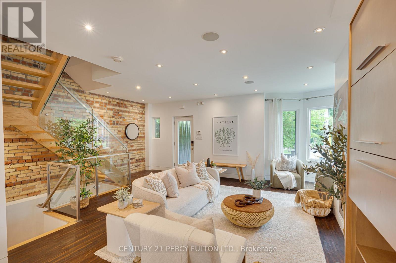 22 Columbine Avenue, Toronto, ON - Indoor Photo Showing Living Room