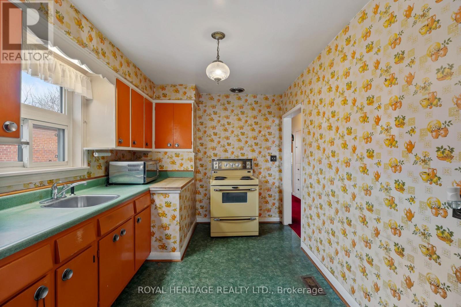 178 Ellendale Drive, Toronto, ON - Indoor Photo Showing Kitchen