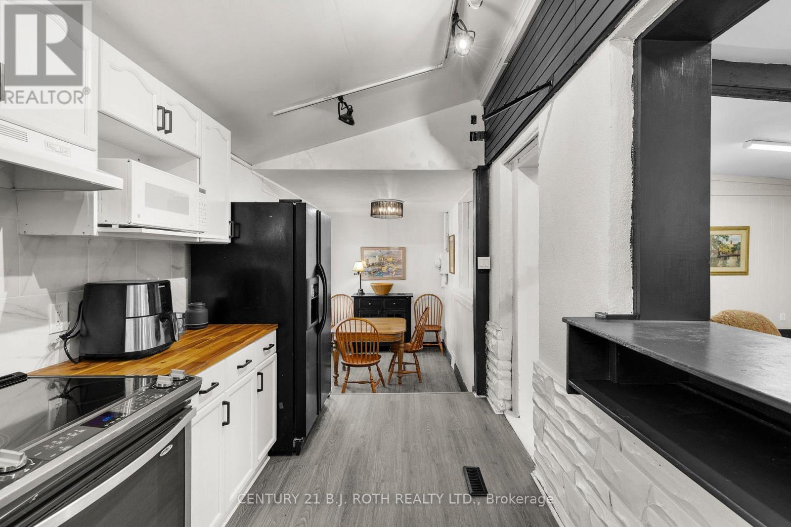 Office - 1285 Bayfield Street N, Springwater, ON