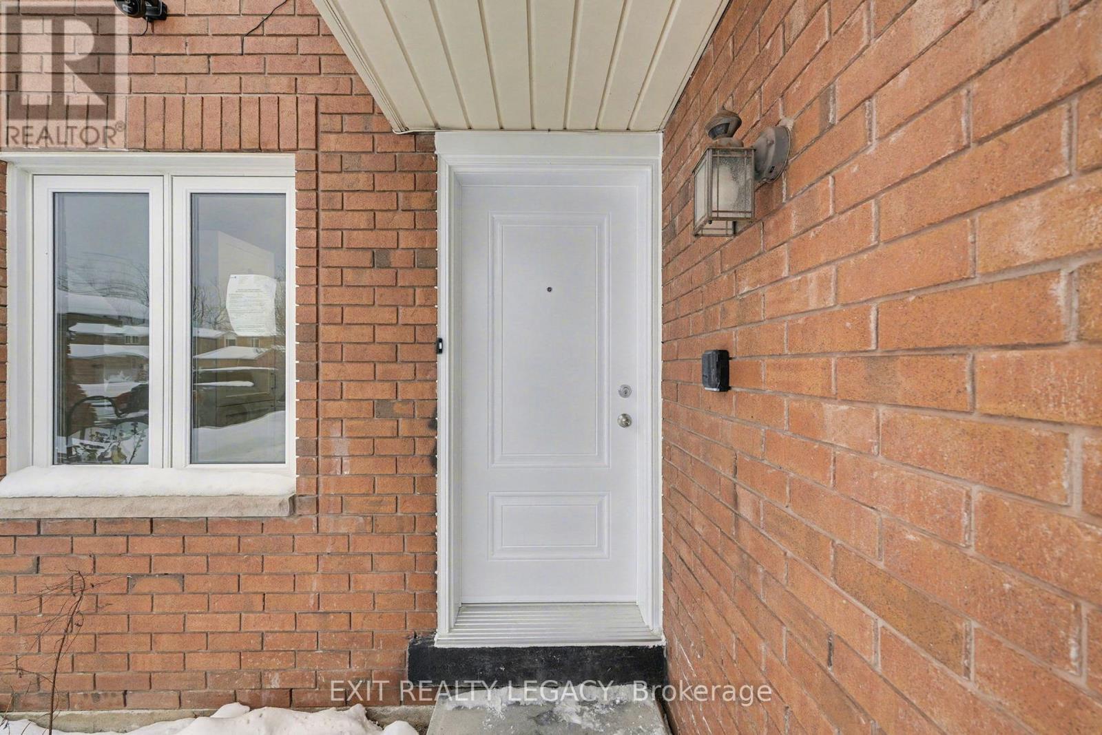 Entrance - 72 Ferguson Drive, Barrie, ON