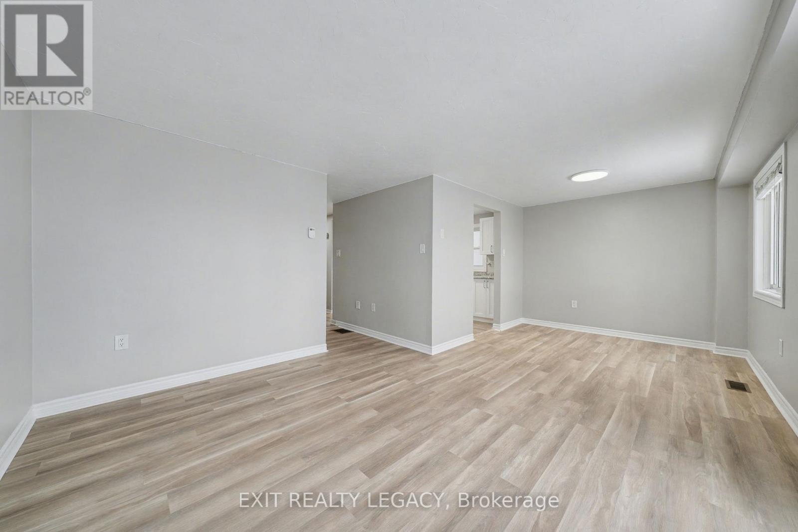 Living room - 72 Ferguson Drive, Barrie, ON