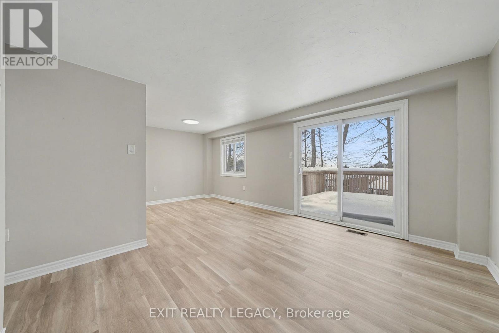 Living room - 72 Ferguson Drive, Barrie, ON