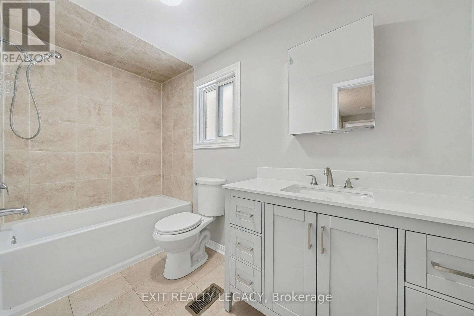 Main Bathroom - 72 Ferguson Drive, Barrie, ON