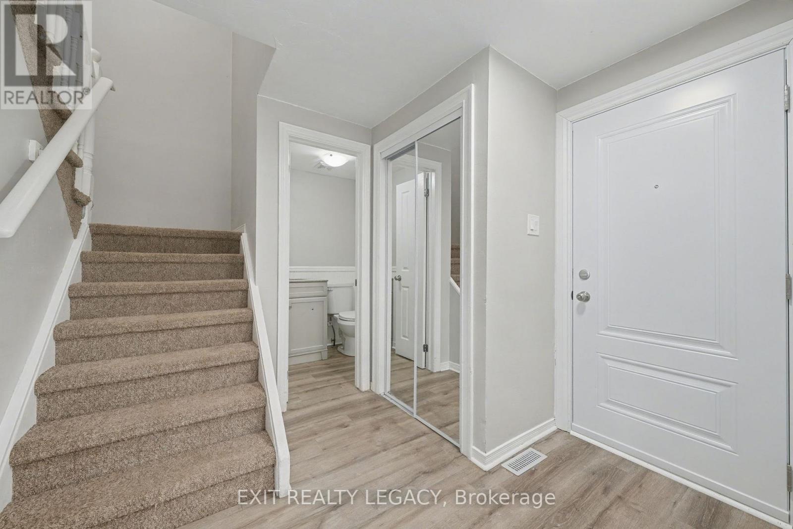 Hallway - 72 Ferguson Drive, Barrie, ON
