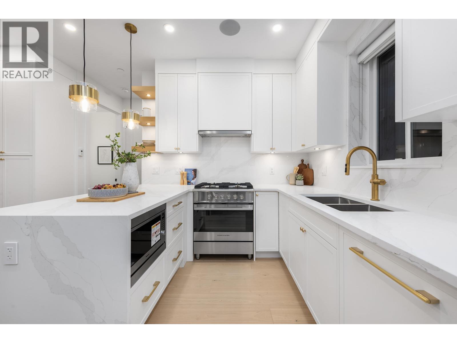 2 4855 Dumfries Street, Vancouver, BC