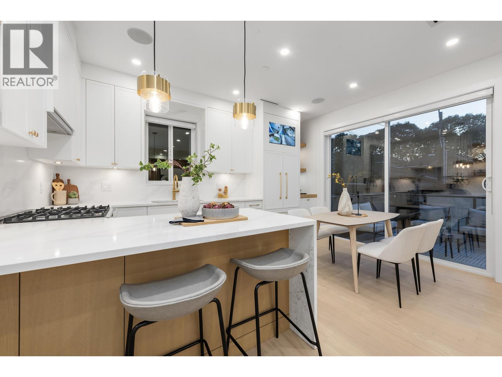 2 4855 Dumfries Street, Vancouver, BC