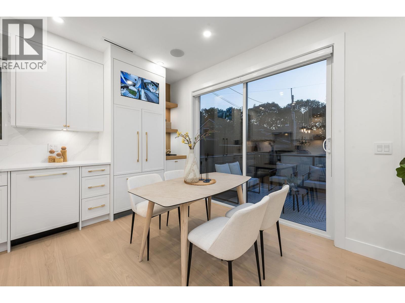 2 4855 Dumfries Street, Vancouver, BC