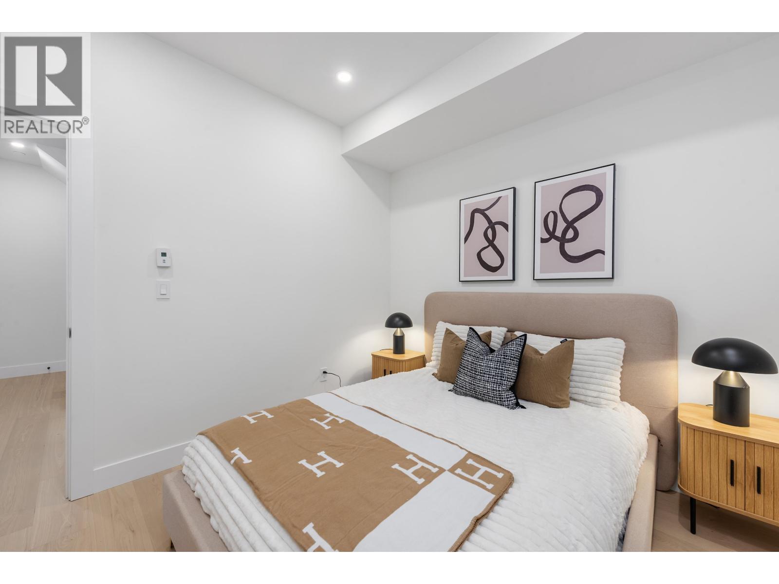 2 4855 Dumfries Street, Vancouver, BC