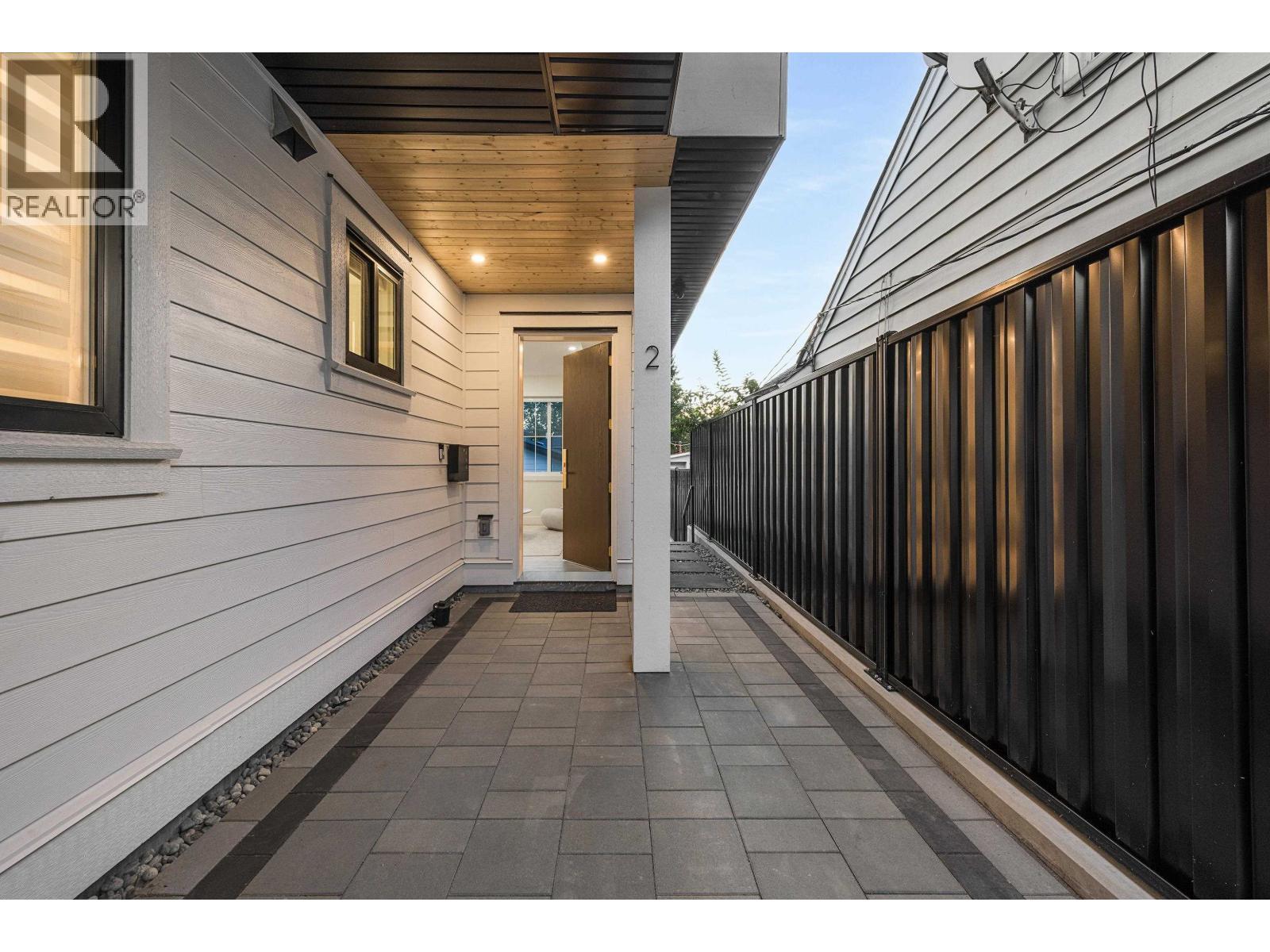 2 4855 Dumfries Street, Vancouver, BC