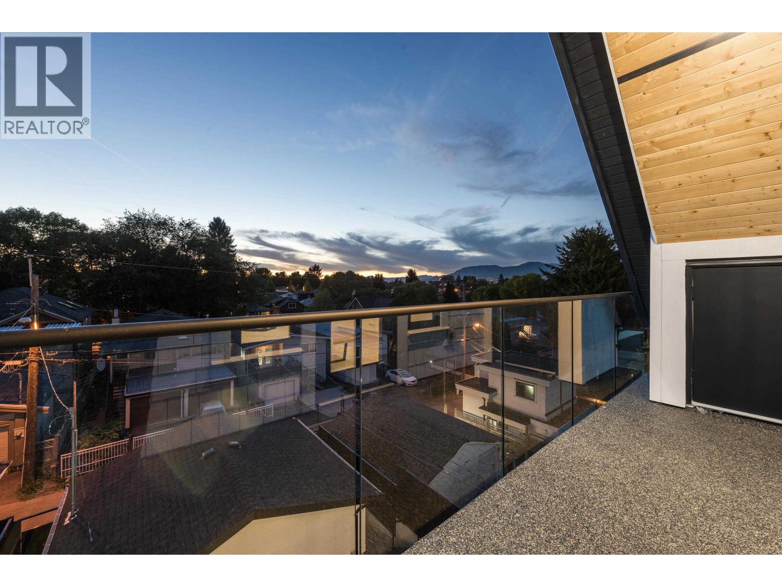 2 4855 Dumfries Street, Vancouver, BC