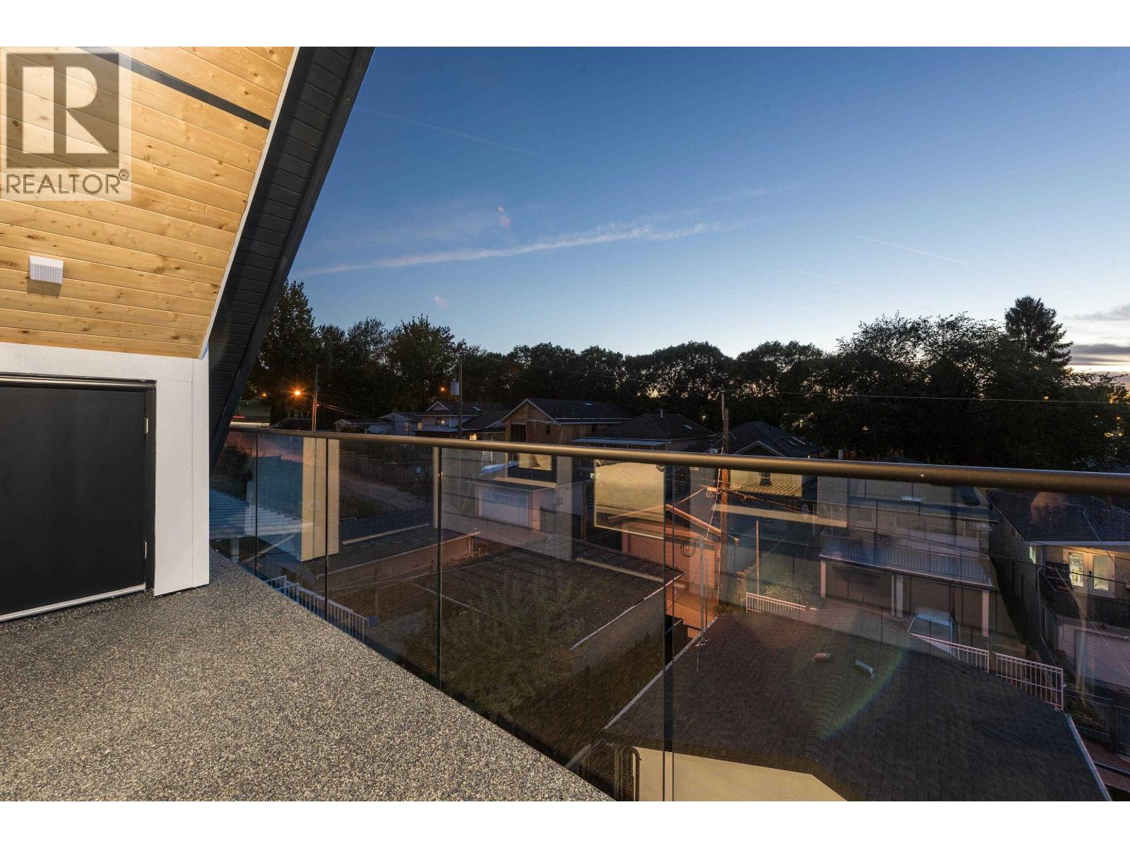 2 4855 Dumfries Street, Vancouver, BC