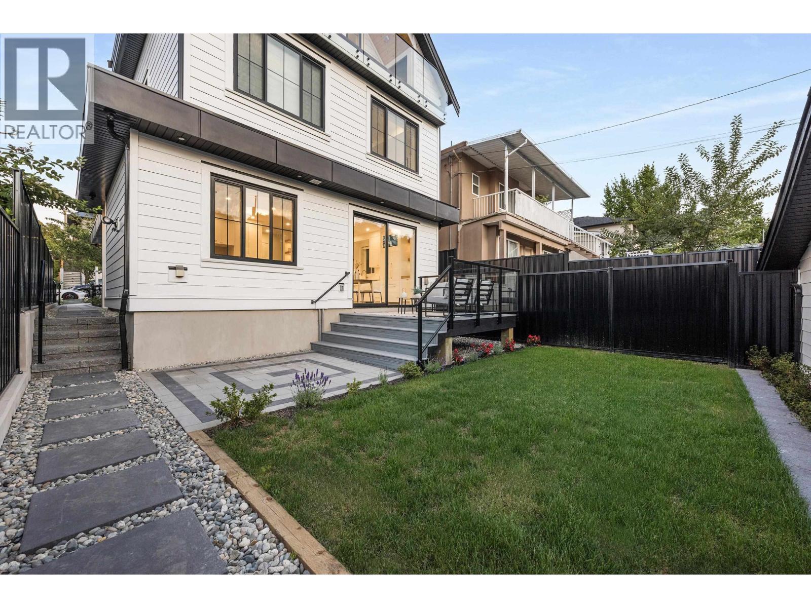 2 4855 Dumfries Street, Vancouver, BC