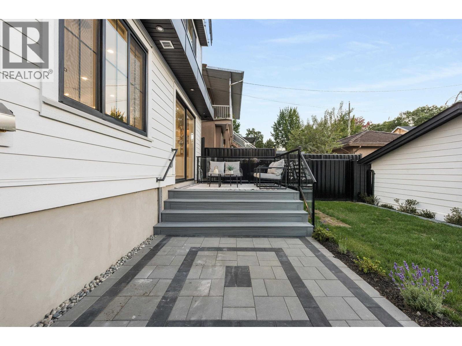 2 4855 Dumfries Street, Vancouver, BC