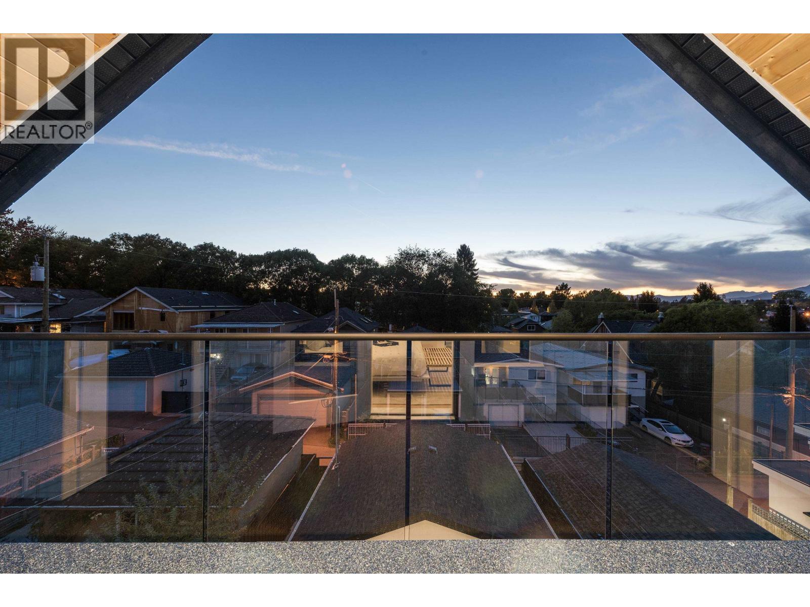 2 4855 Dumfries Street, Vancouver, BC