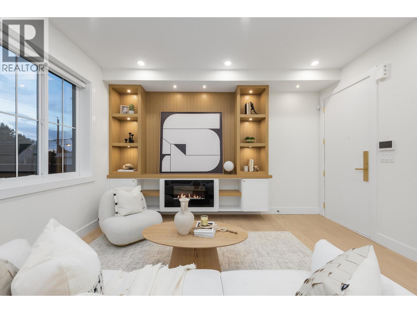 2 4855 Dumfries Street, Vancouver, BC