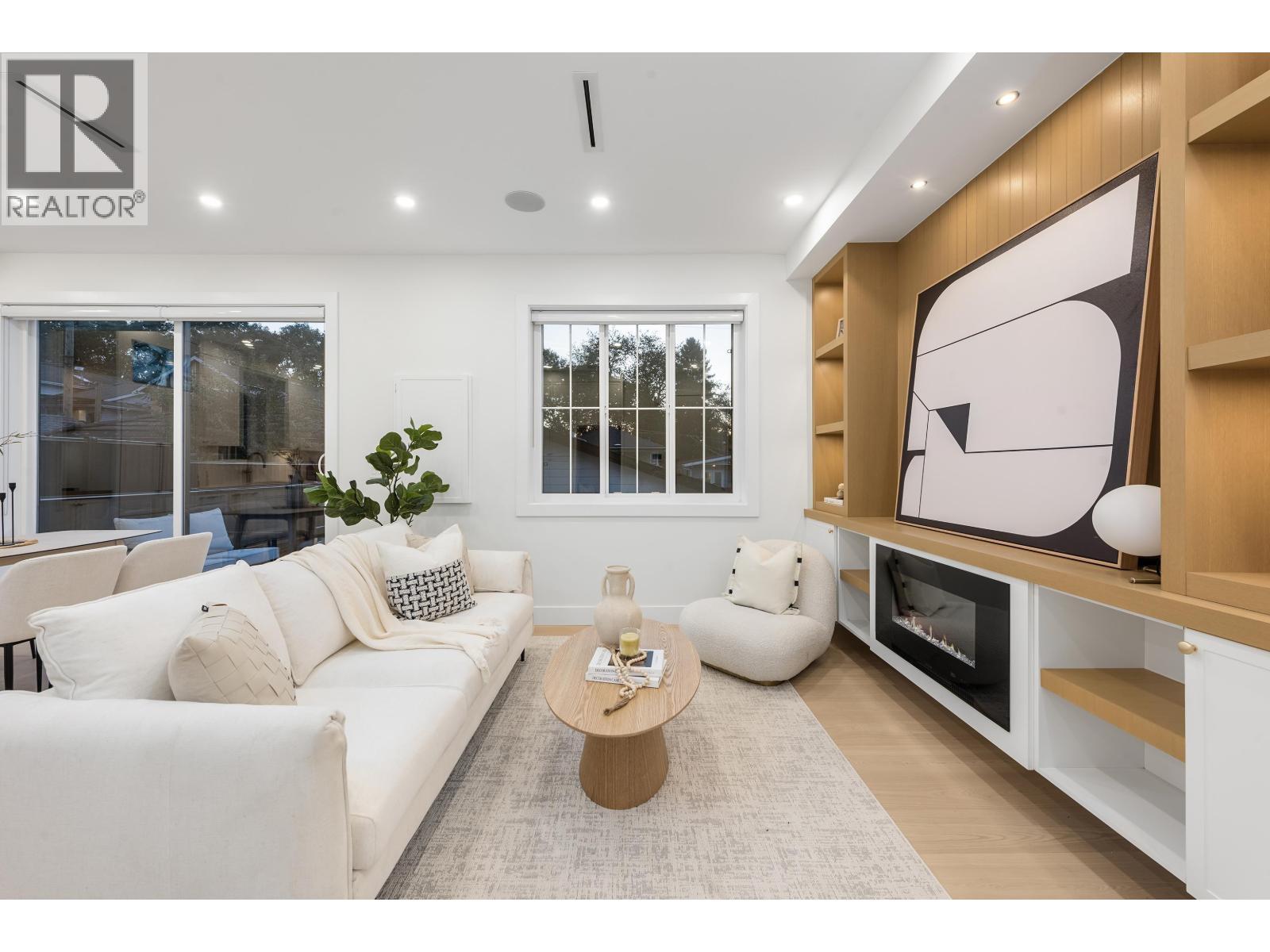 2 4855 Dumfries Street, Vancouver, BC