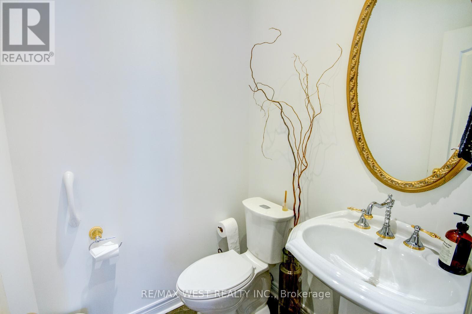 104A Benson Avenue, Richmond Hill, ON - Indoor Photo Showing Bathroom