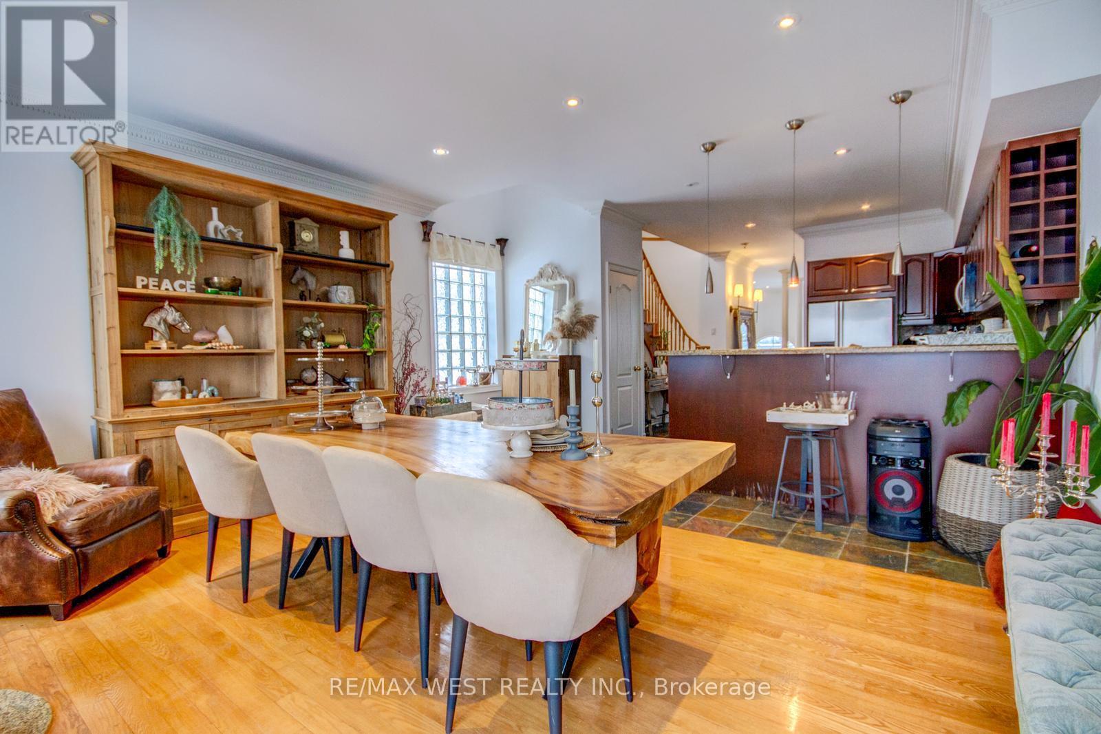 104A Benson Avenue, Richmond Hill, ON - Indoor