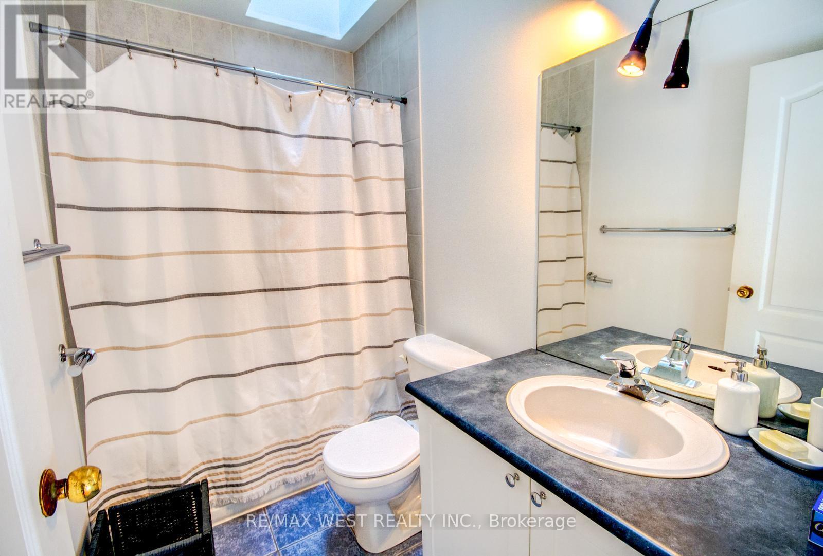 104A Benson Avenue, Richmond Hill, ON - Indoor Photo Showing Bathroom