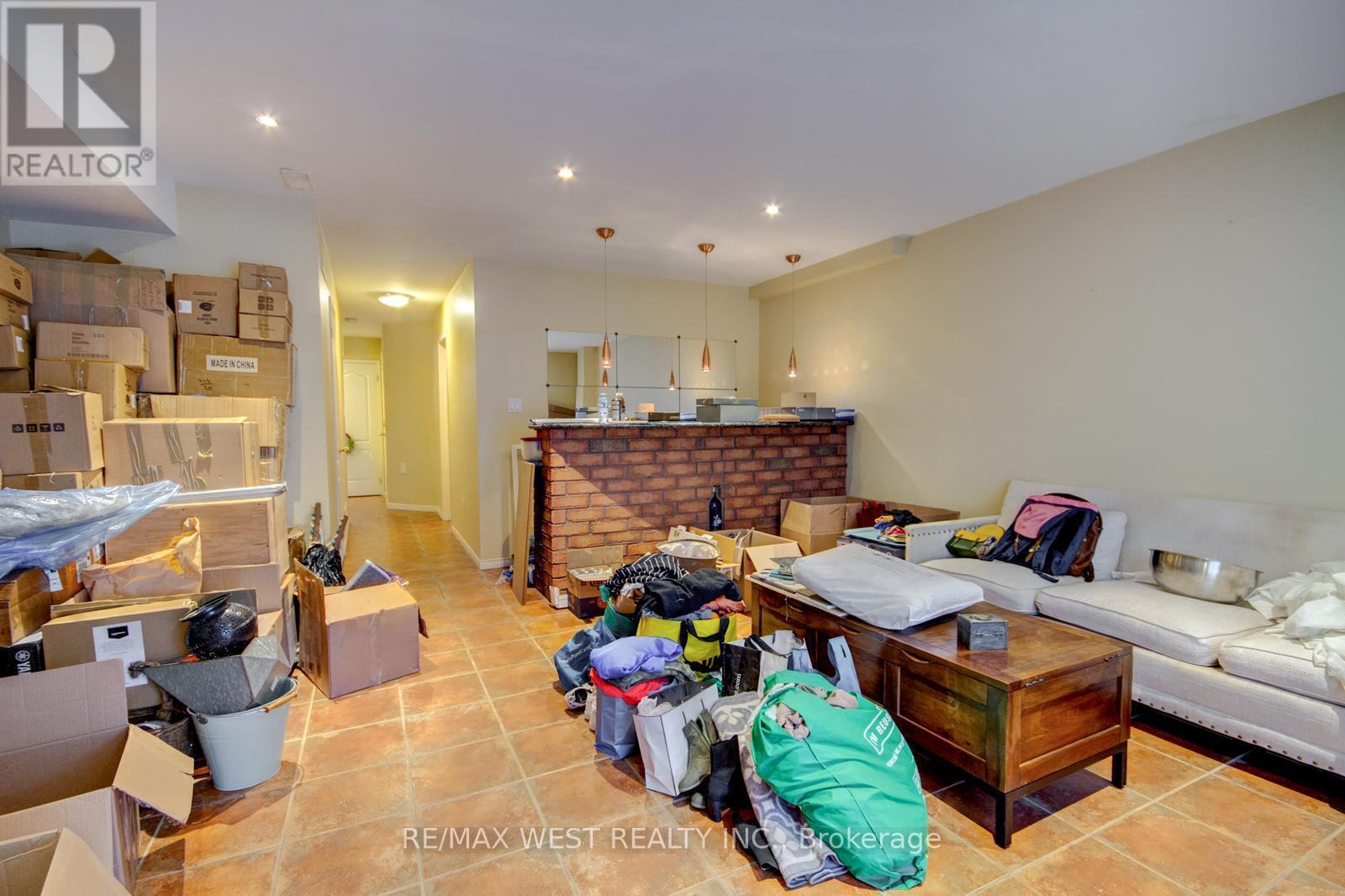 104A Benson Avenue, Richmond Hill, ON - Indoor