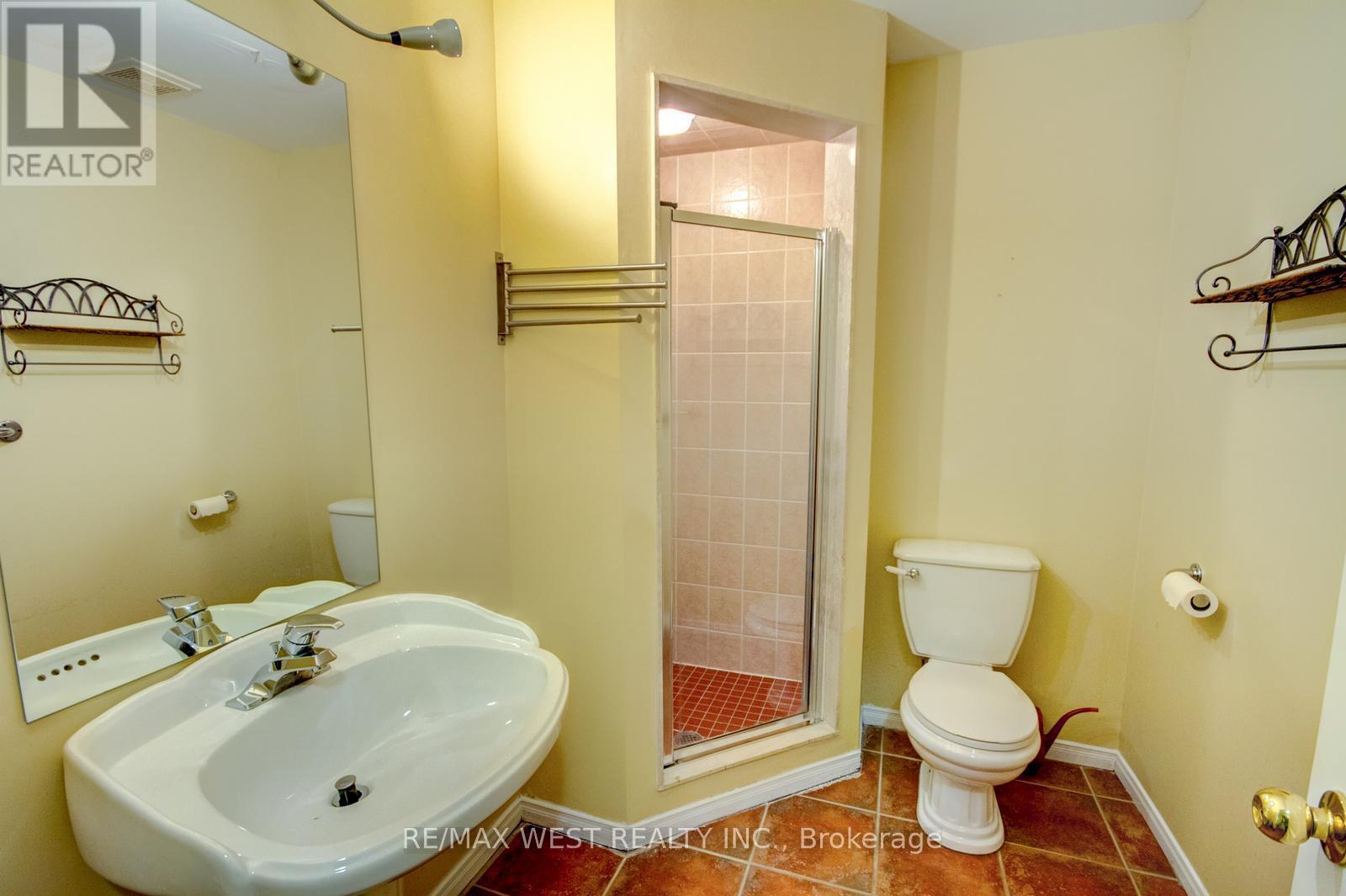 104A Benson Avenue, Richmond Hill, ON - Indoor Photo Showing Bathroom