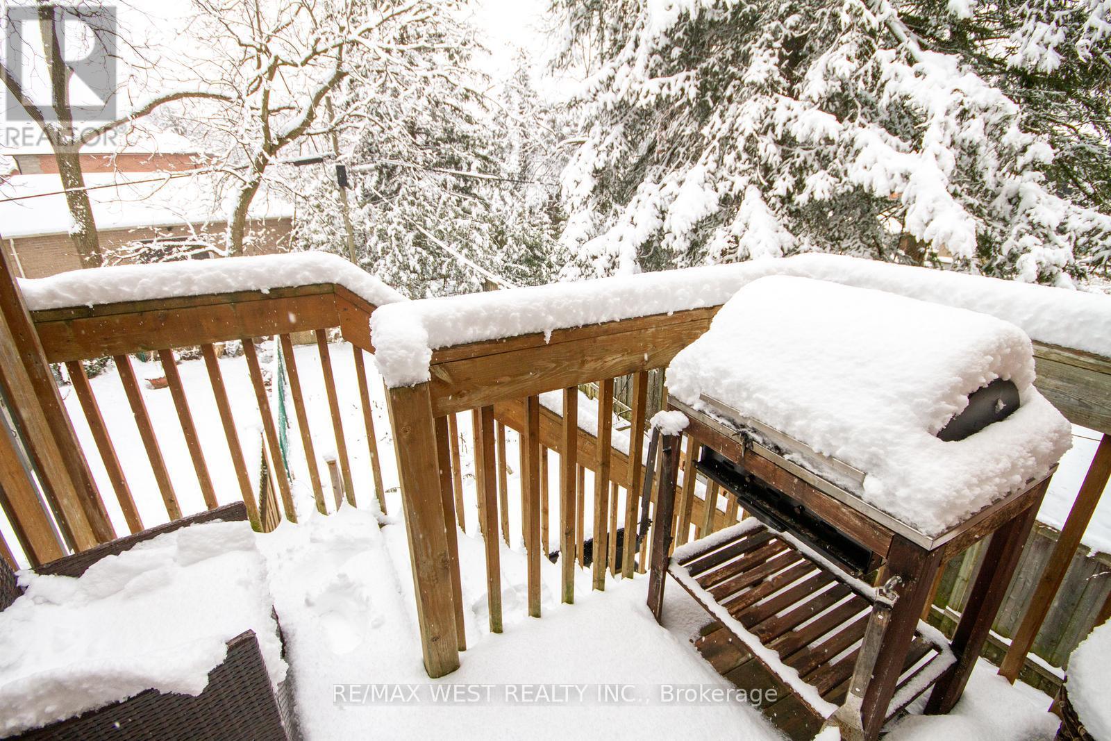 104A Benson Avenue, Richmond Hill, ON - Outdoor